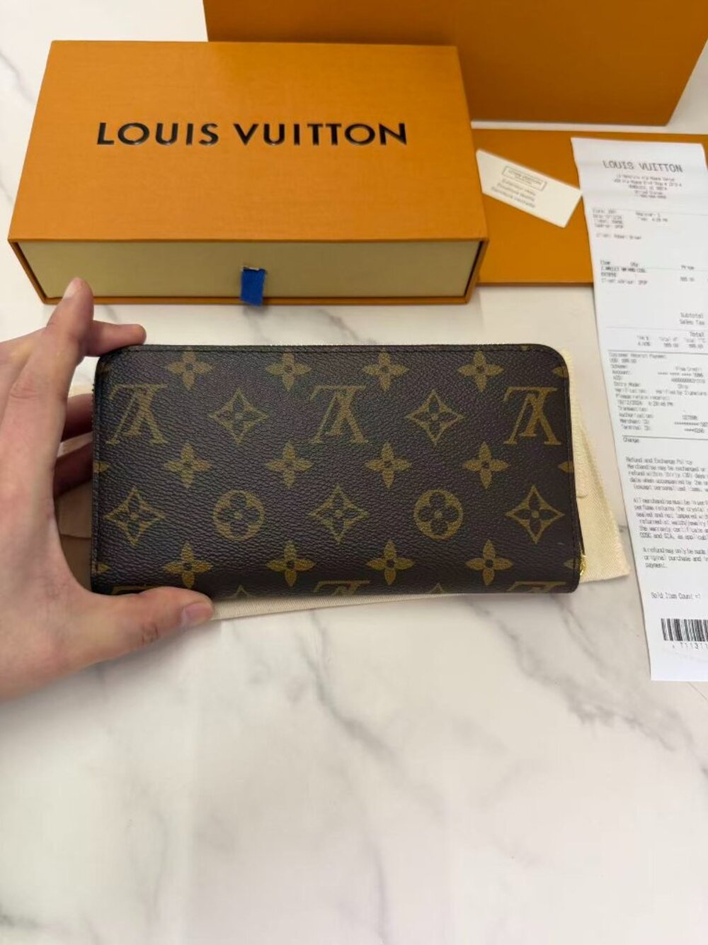 Louis Vuitton Zippy Wallet - Picture 3 of 16